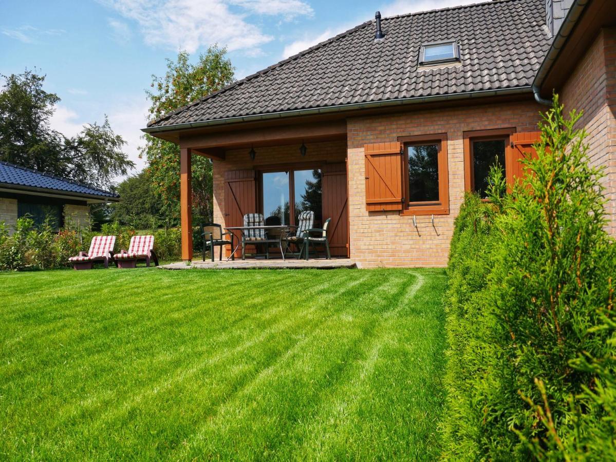 Landhaus Am See Von Robertville Waimes Exteriör bild